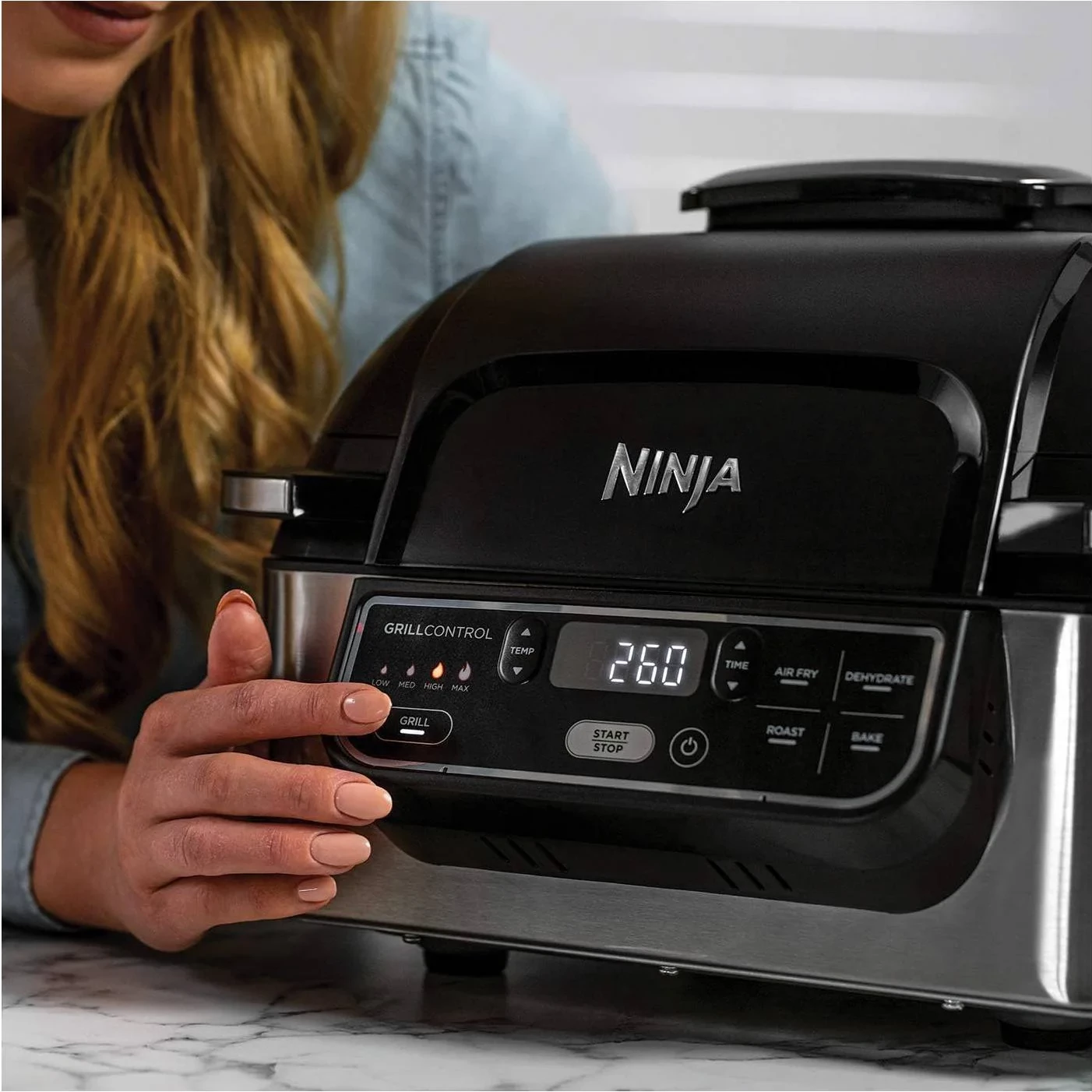 Grill me ajër të nxehtë Ninja Foodi AG301EU 1750W 5.7L, i zi