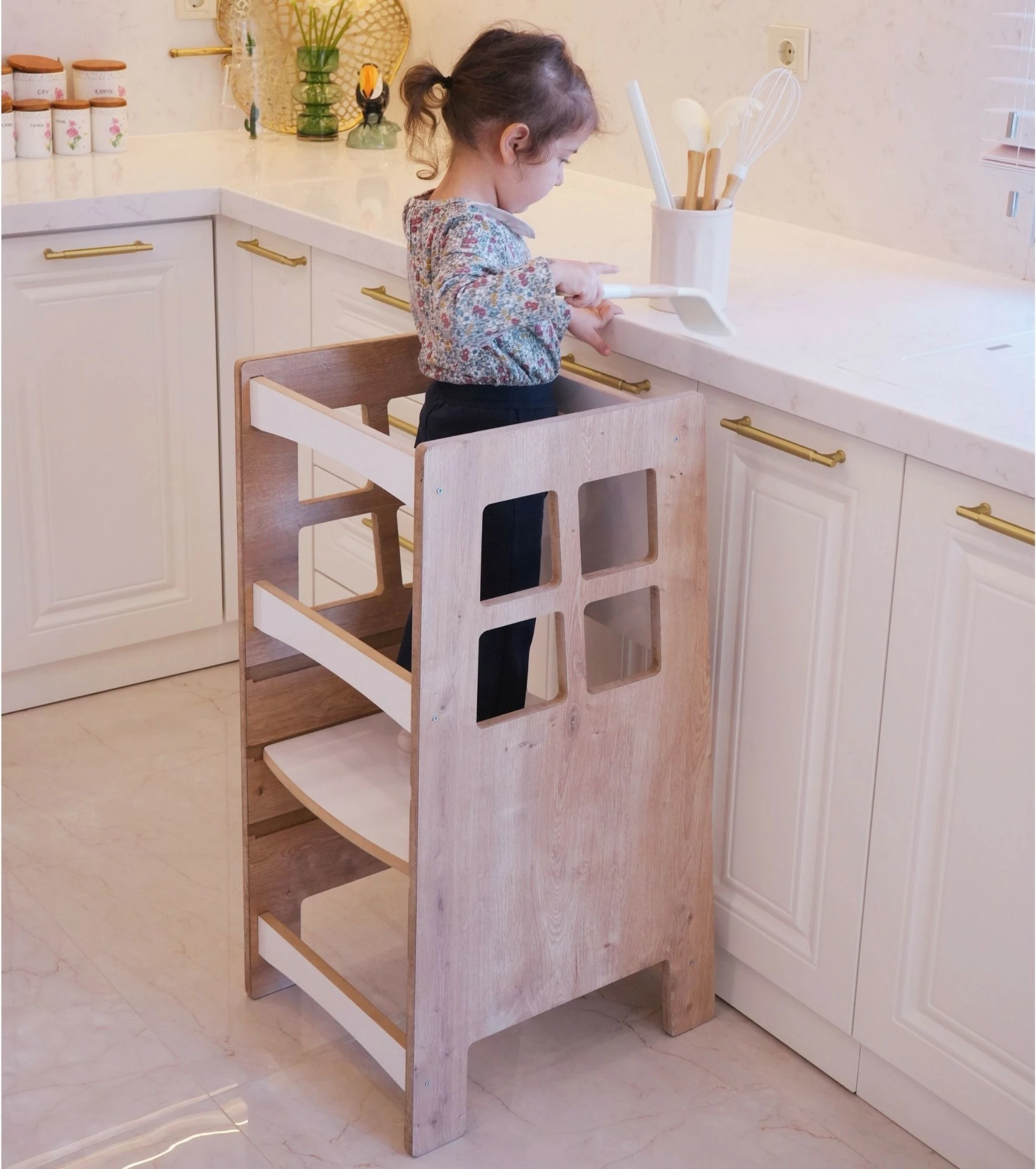 Kullë edukative për fëmijë, ngjyrë kafe dhe e bardhë, Hanah Home