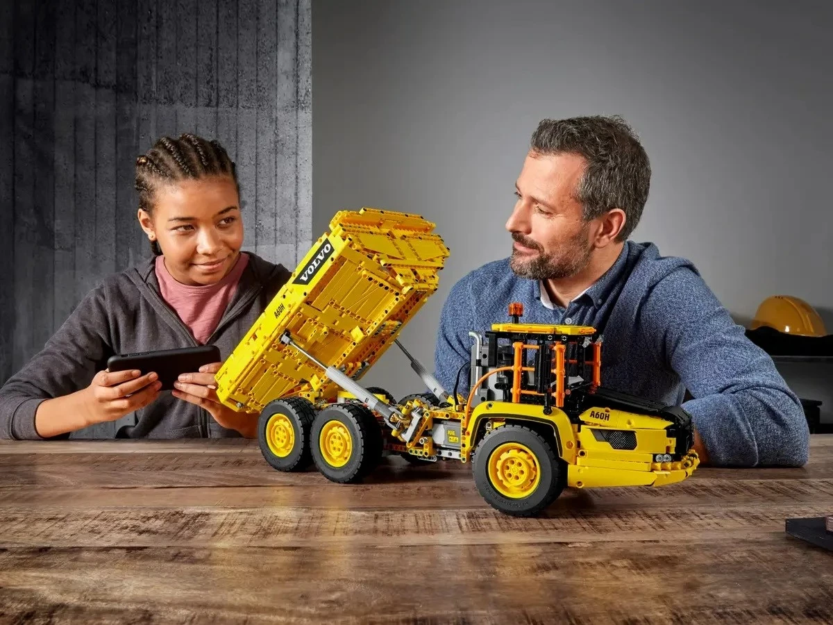 Set LEGO Technic Volvo 6x6 Articulated Hauler 42114, Verdhë