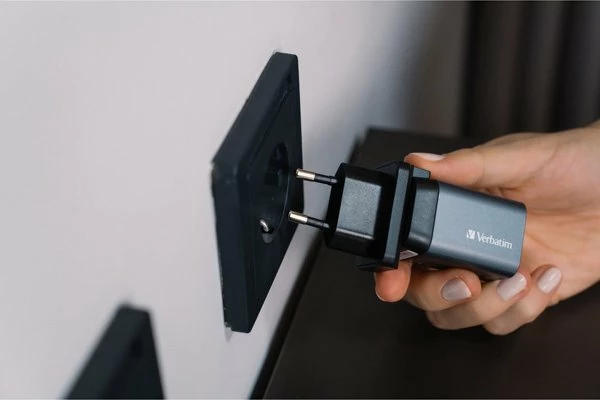 Karikues muri Verbatim GaN 35W 32200, USB-C PD 3.0 + USB-A QC 3.0, set me priza EU/UK, argjendtë