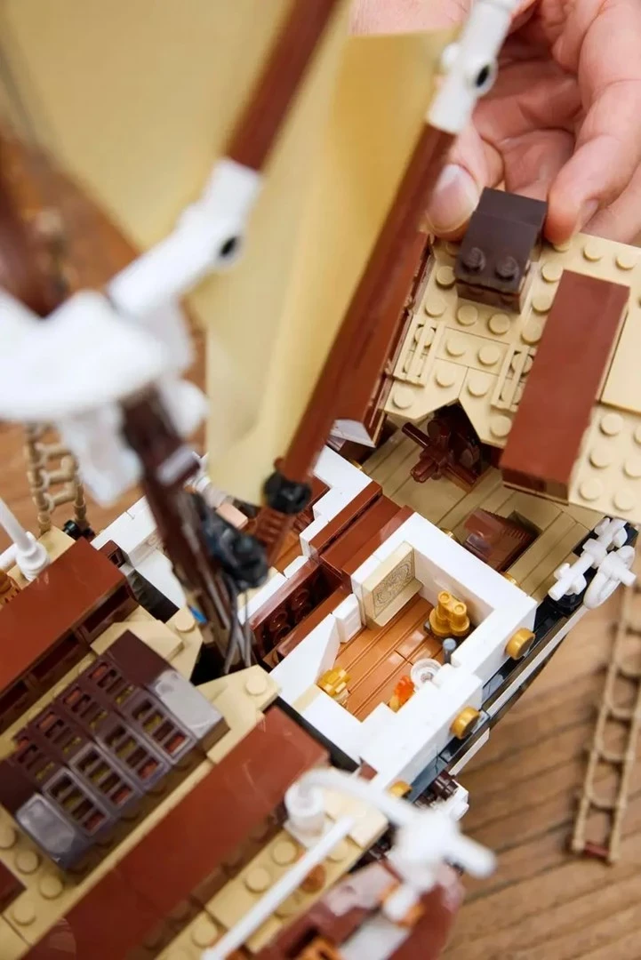 Set LEGO ICONS 10335 Endurance