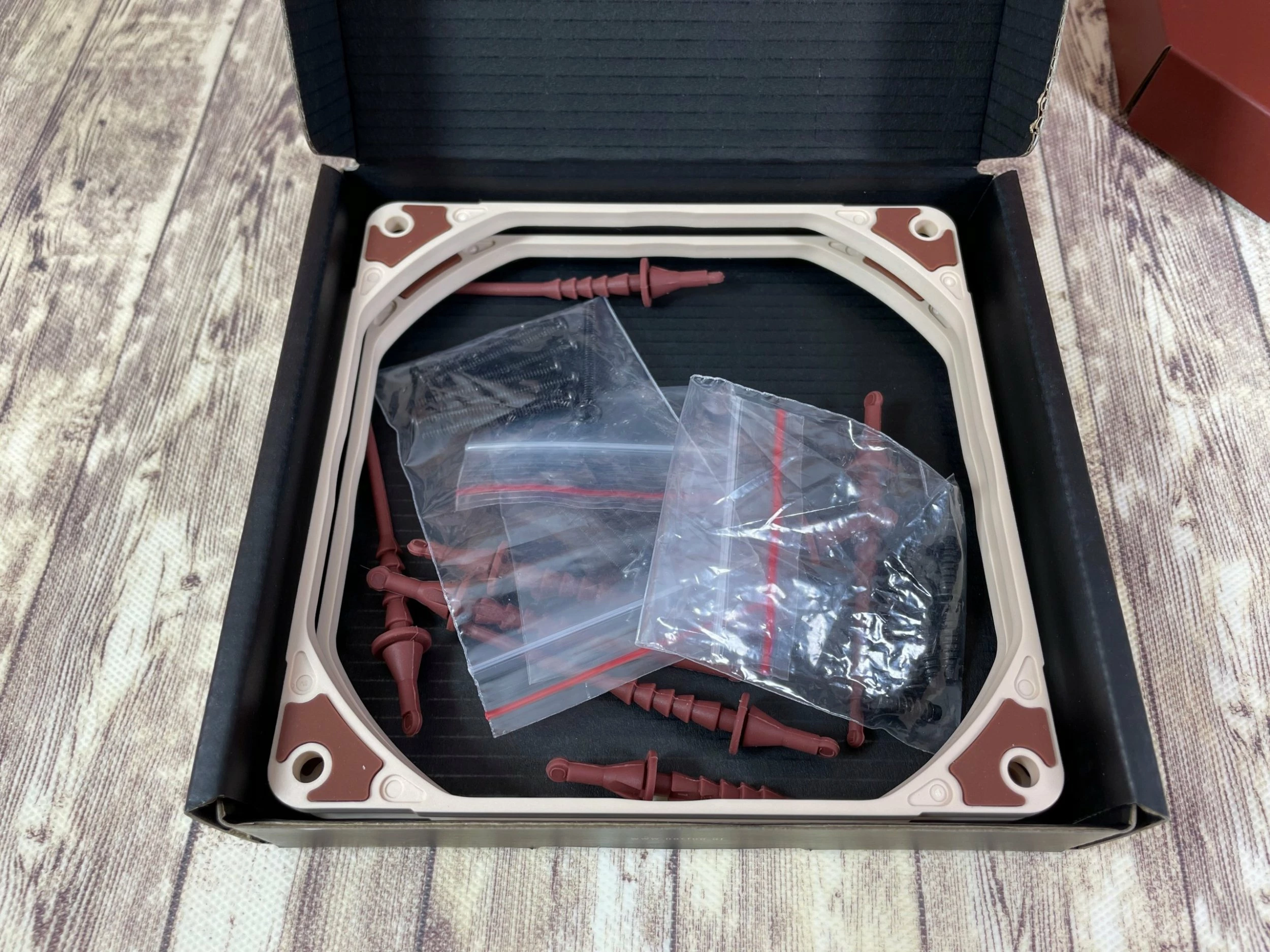 Kornizë distancuese për ventilator Noctua NA-IS1-14 Sx2 140mm, set 2 copë, kafe