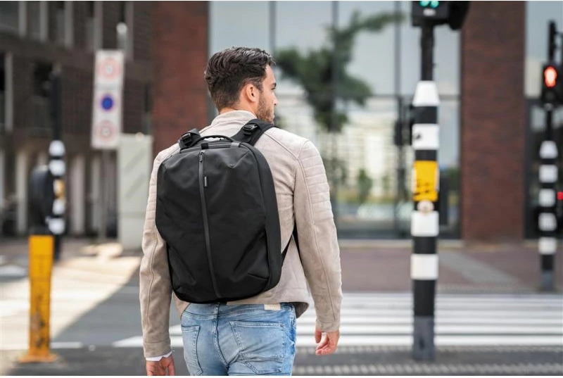 Çantë shpine për femra Yakimasport, e zezë