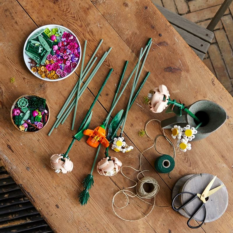 Set ndërtimi, LEGO, Creator Flower Bouquet 10280 18+, 756 copa, e zezë