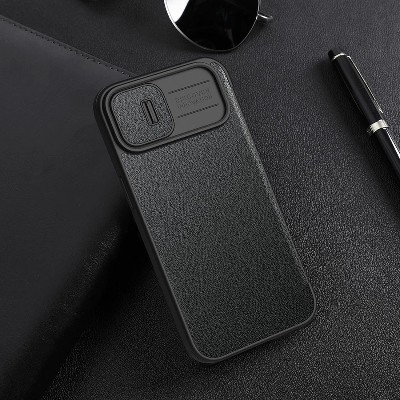 Mbështjellës Nillkin Qin Leather Pro Case për iPhone 14 Plus, me kapak dhe mbrojtje kamere, i zi
