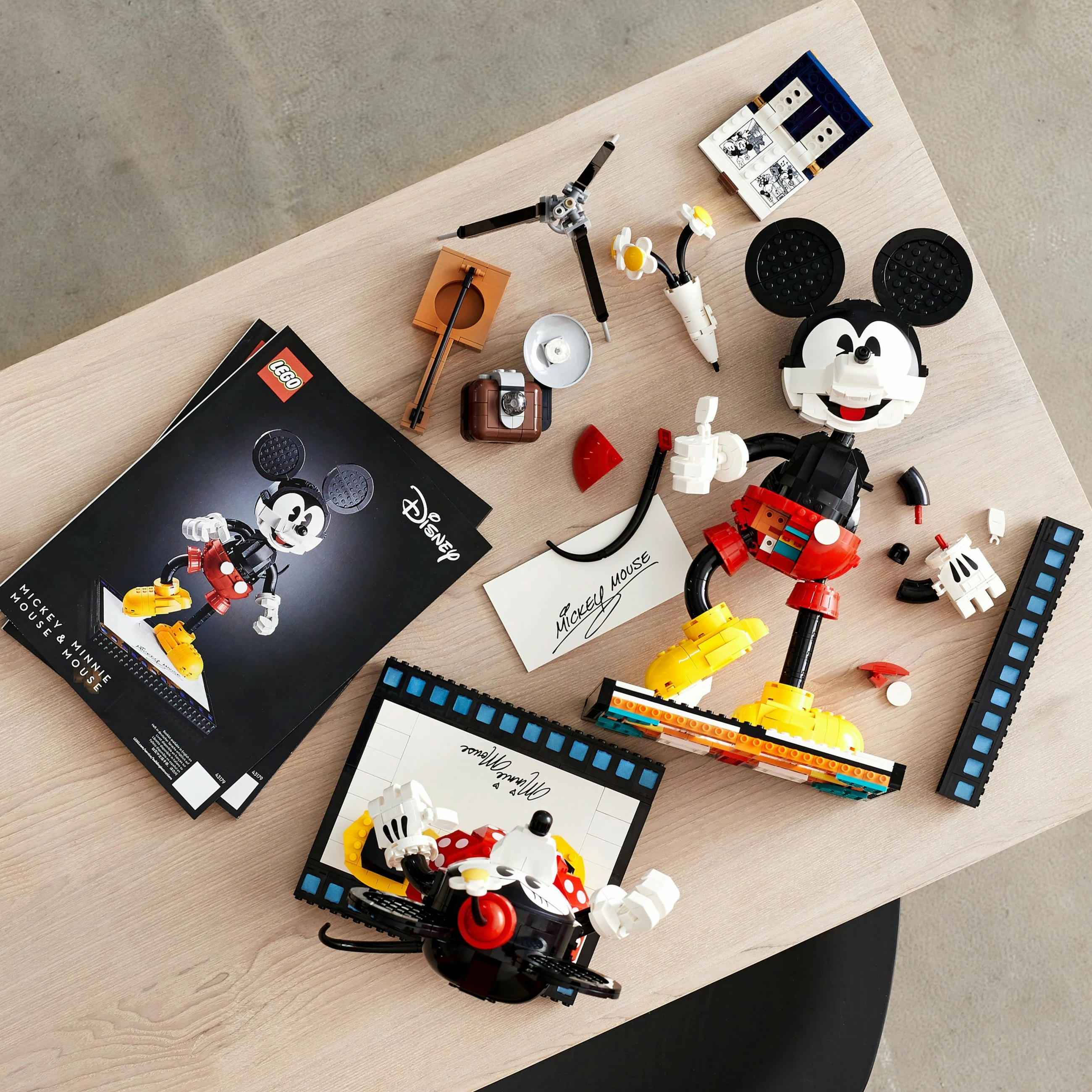Set ndërtimi LEGO Classic Mickey Mouse & Minnie Mouse, 1739 pjesë, plastikë
