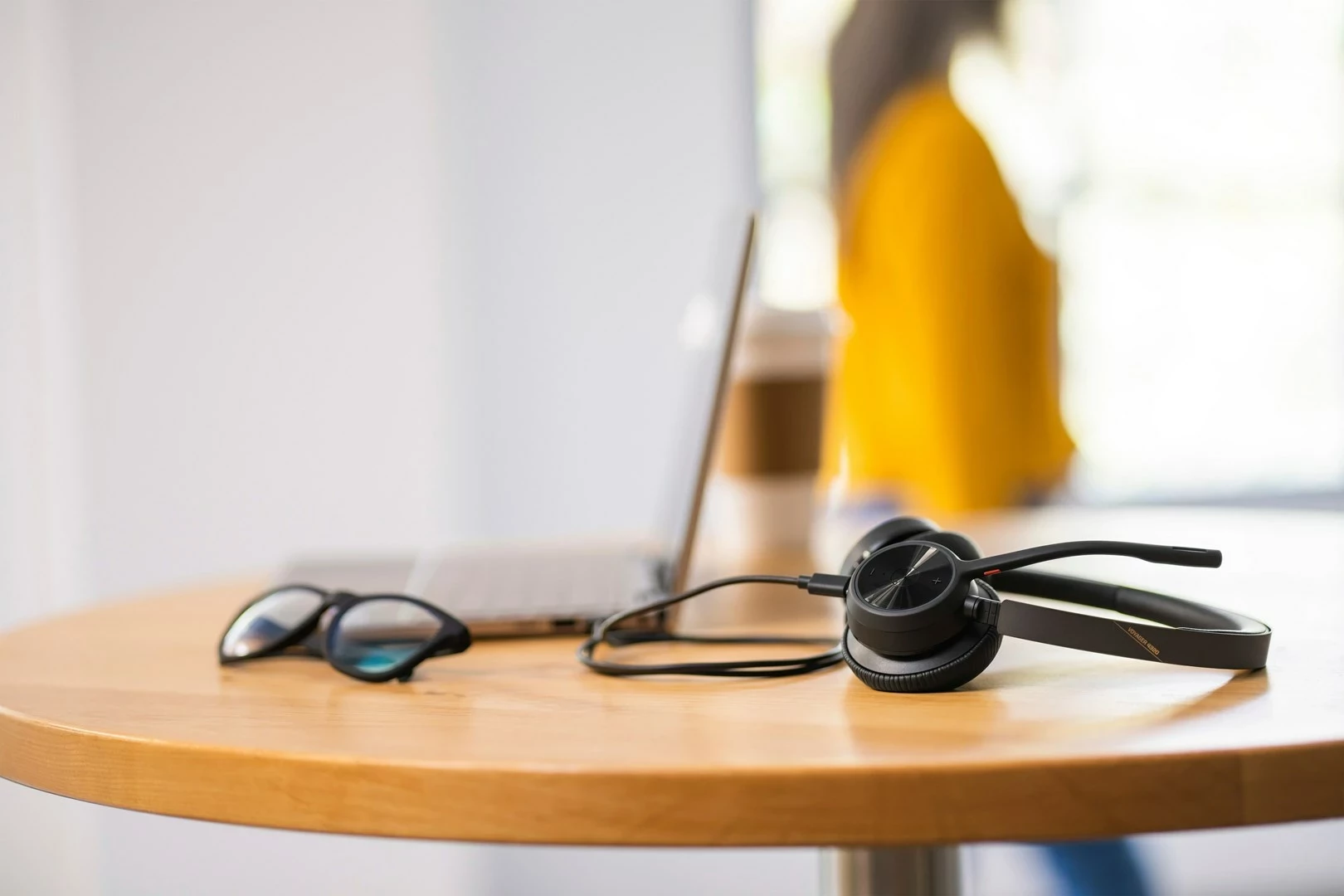 Kufje POLY Voyager 4320 USB-A Headset + BT700 | Microsoft Teams Certified