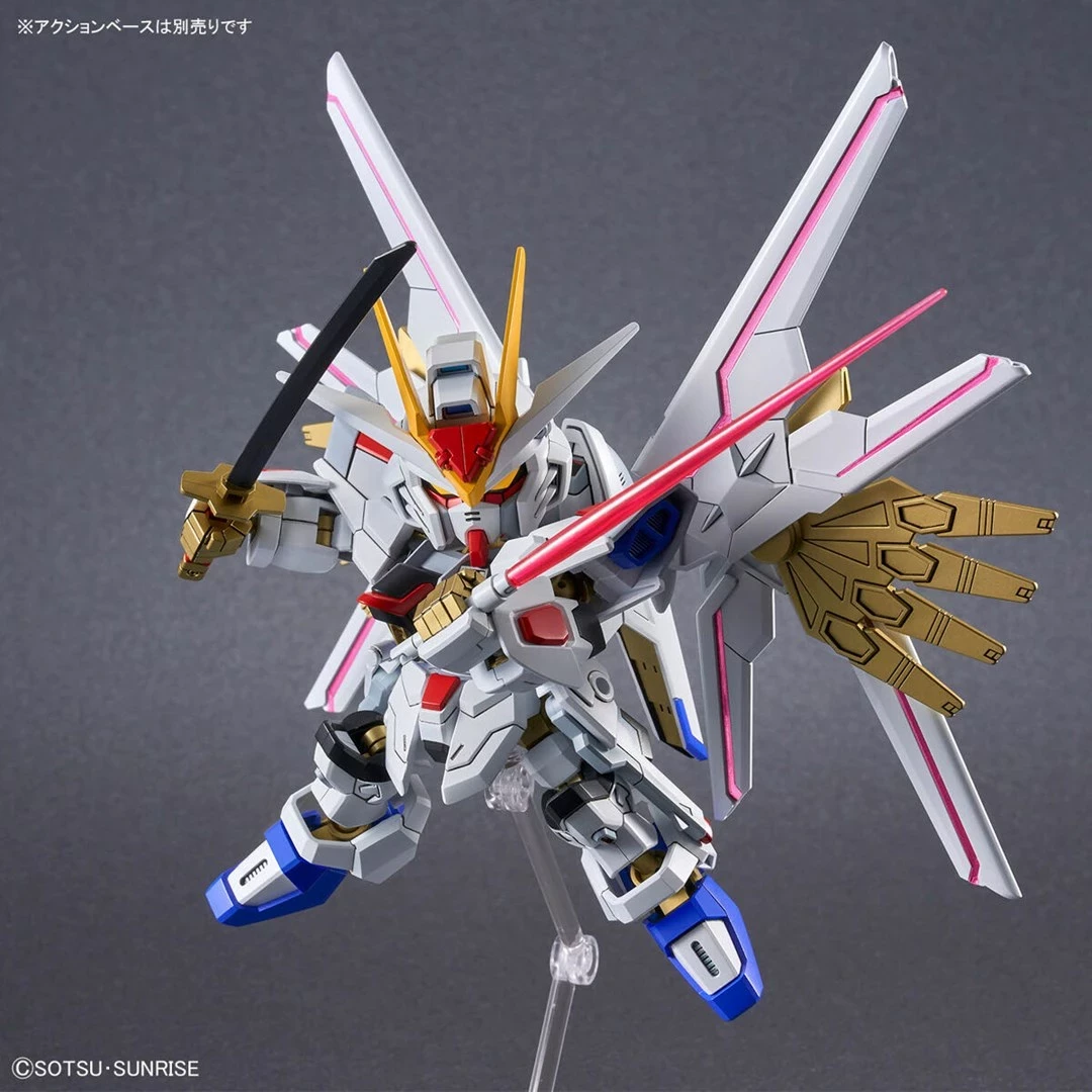 Model lodër Bandai SDCS Mighty Strike Freedom Gundam, për koleksionistë