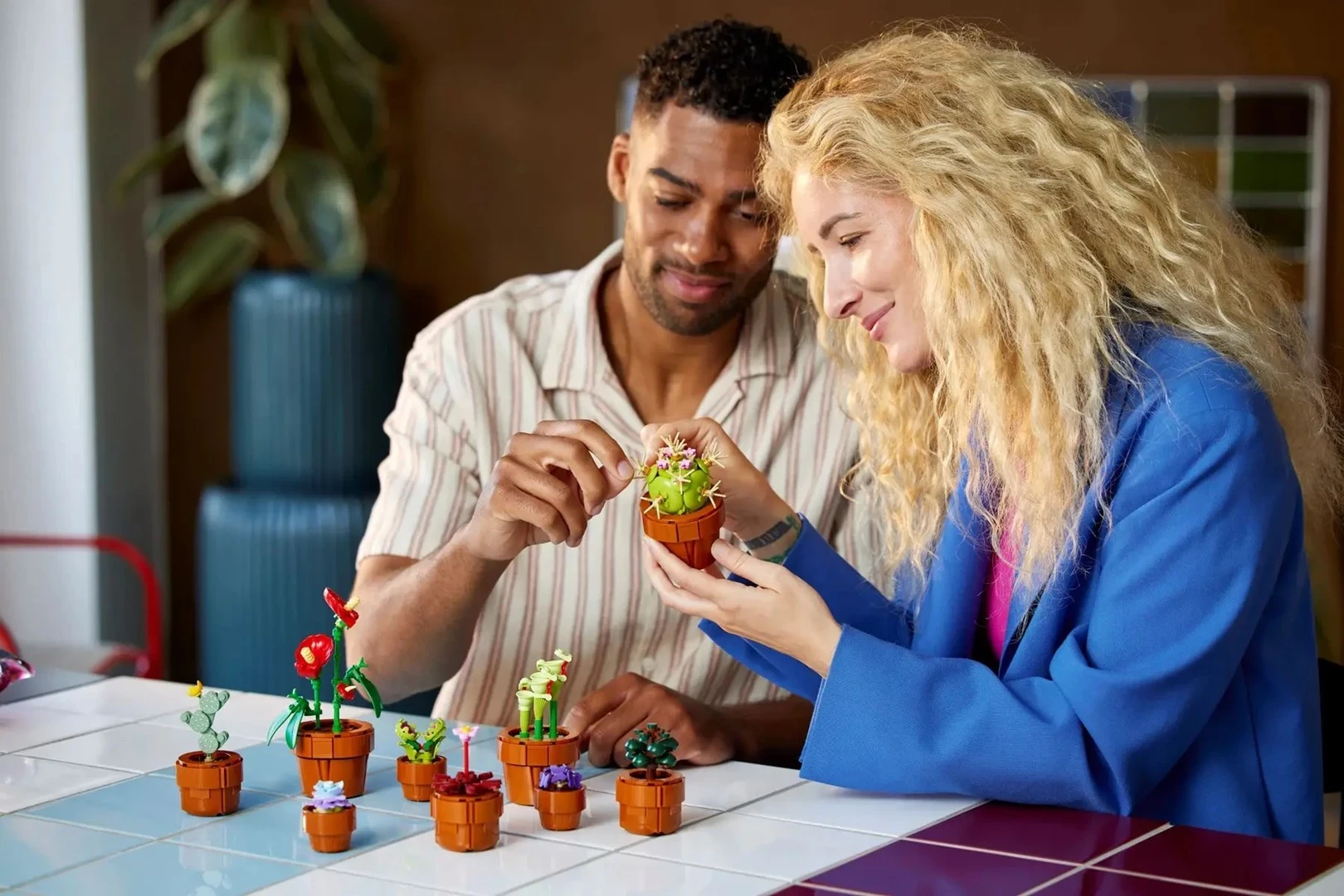 LEGO ICONS 10329 Bimë të Vogla