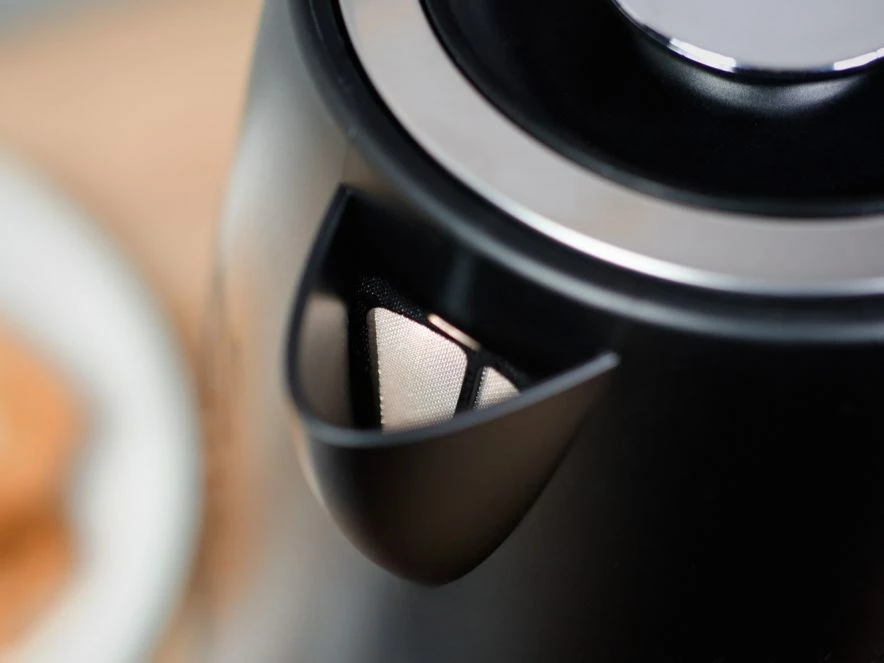 Çajniku elektrik ELDOM AROMI, kapaciteti 1.7 l, fuqia 2200 W, ngjyra e zezë