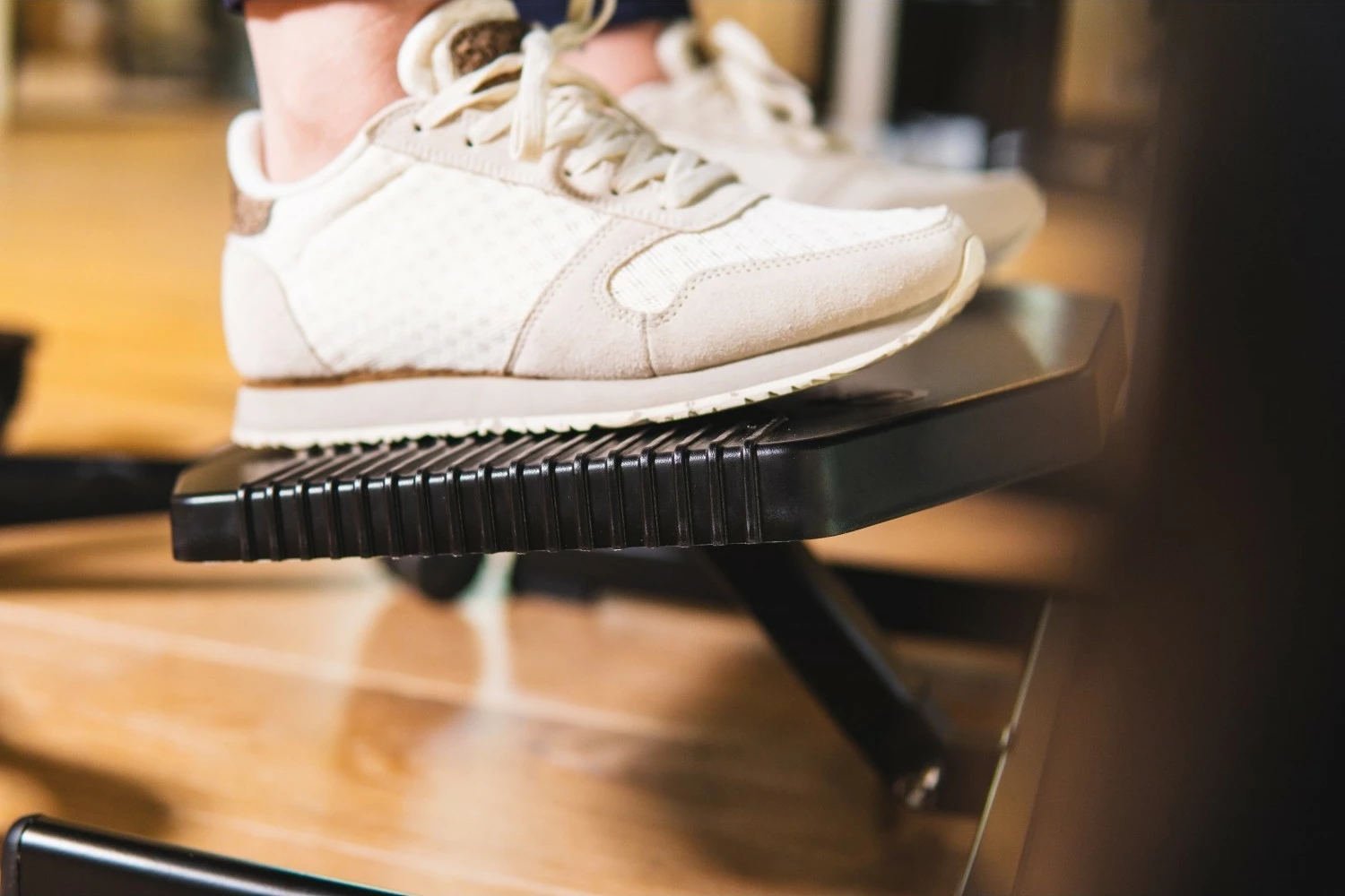 Mbështetëse këmbësh BakkerElkhuizen Basic 950, rregullim 3-19cm, e zezë