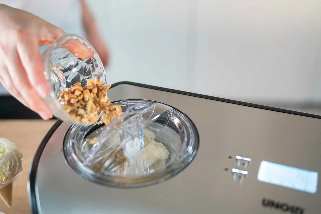 Aparat për akullore Unold 48865, 1.2 L, 30 min, LCD, 1.5 m, i zi