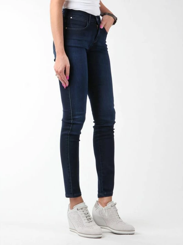 Xhinse për femra Wrangler, të zeza