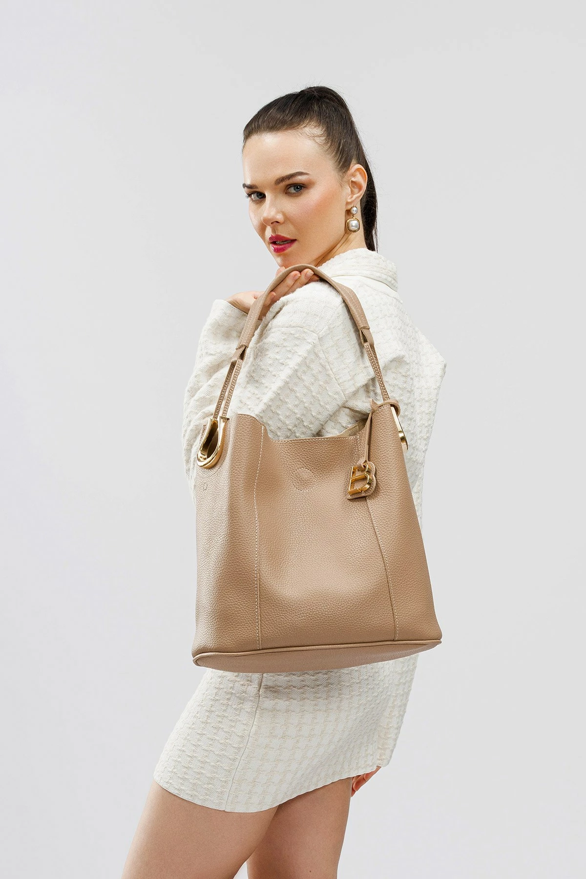 Çantë shpine Lucky Bees, ngjyrë camel, 297