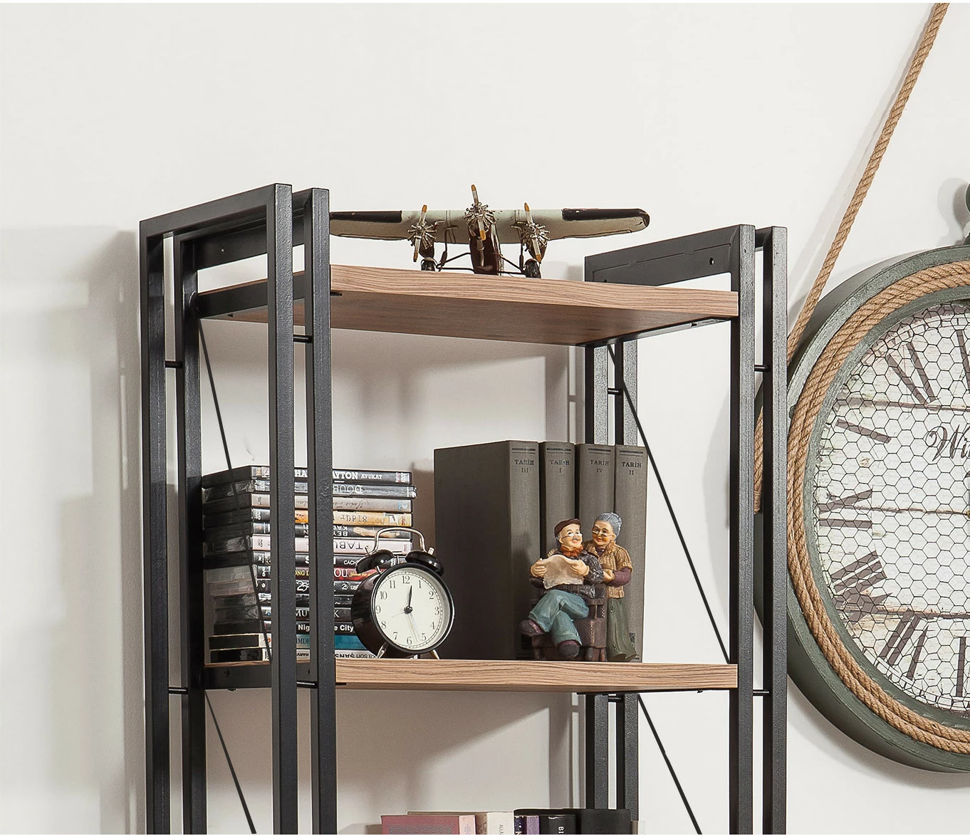 Raft librash Hanah Home, Cosmo Penta, ngjyrë pishë Atlantike dhe e zezë