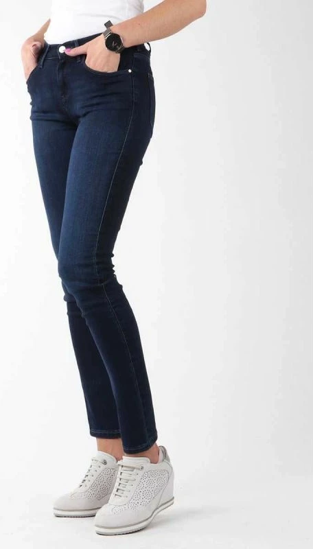 Xhinse për femra Wrangler, të zeza