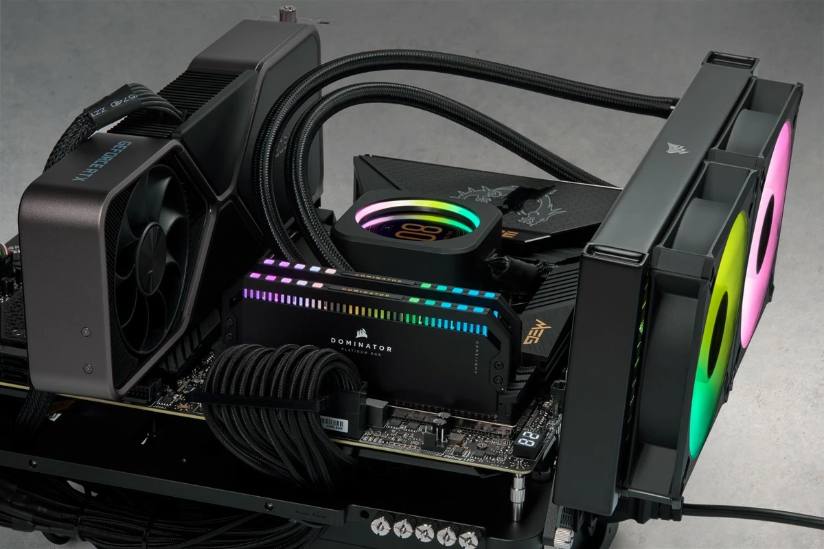 RAM Memorje Corsair Dominator Platinum RGB 64GB (2x32GB) DDR5 6600MHz, e zezë