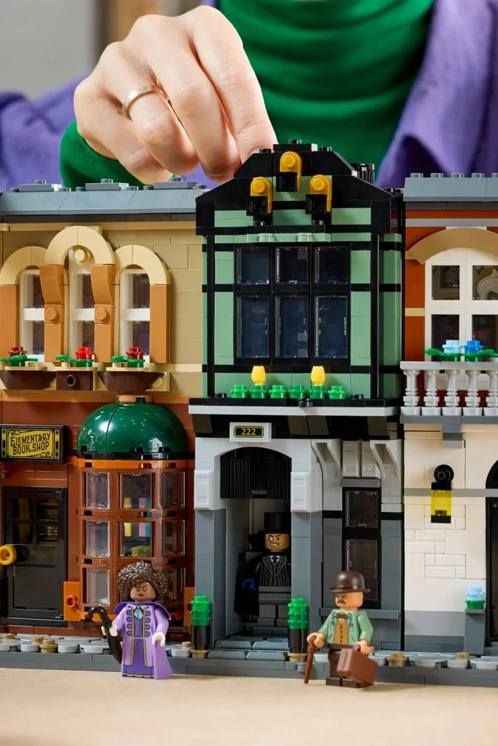 Set LEGO Sherlock Holmes Book nook, ICONS 10351, 5 minifigura
