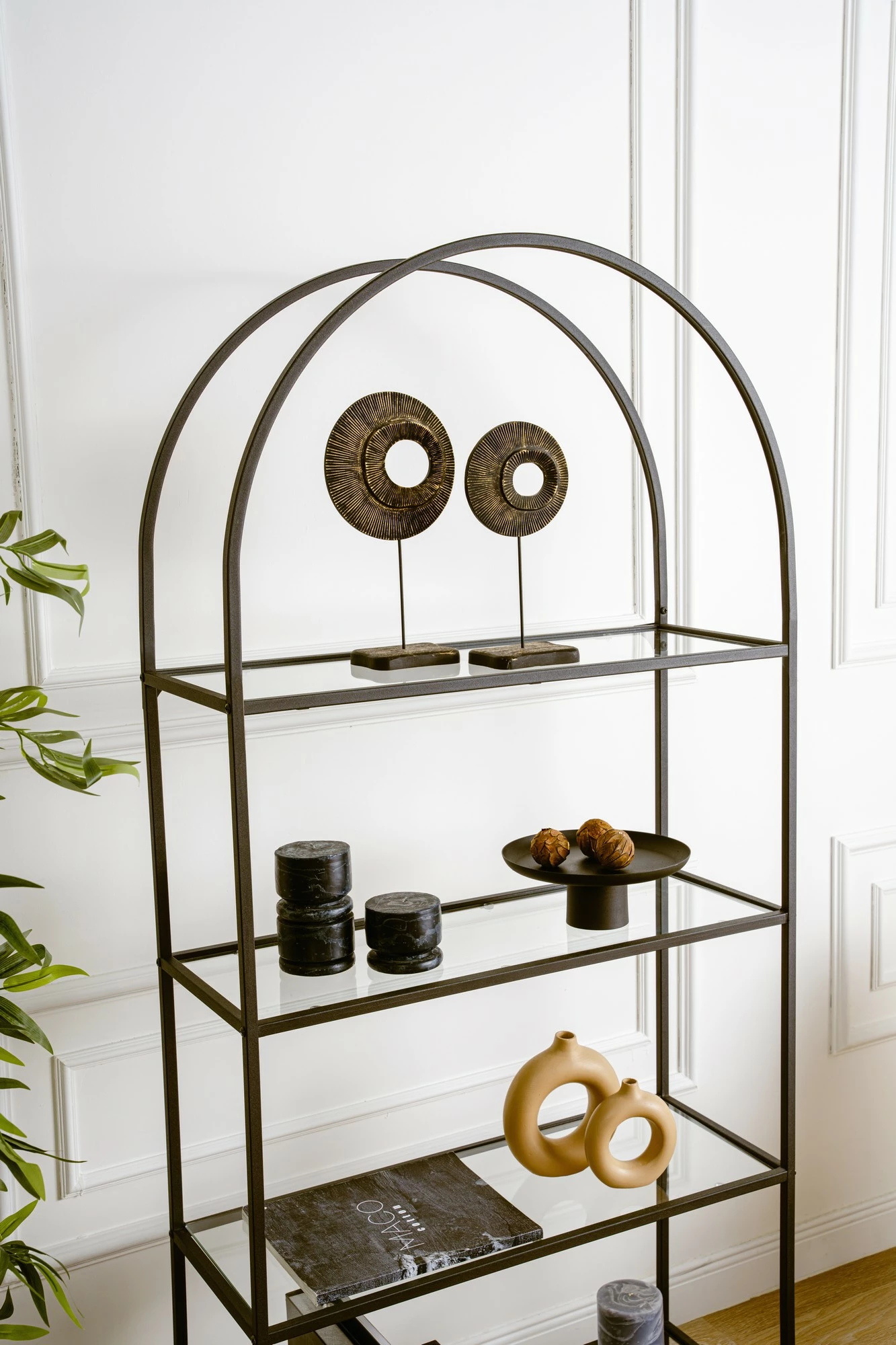Raft librash Hanah Home, Mona, xham i zi