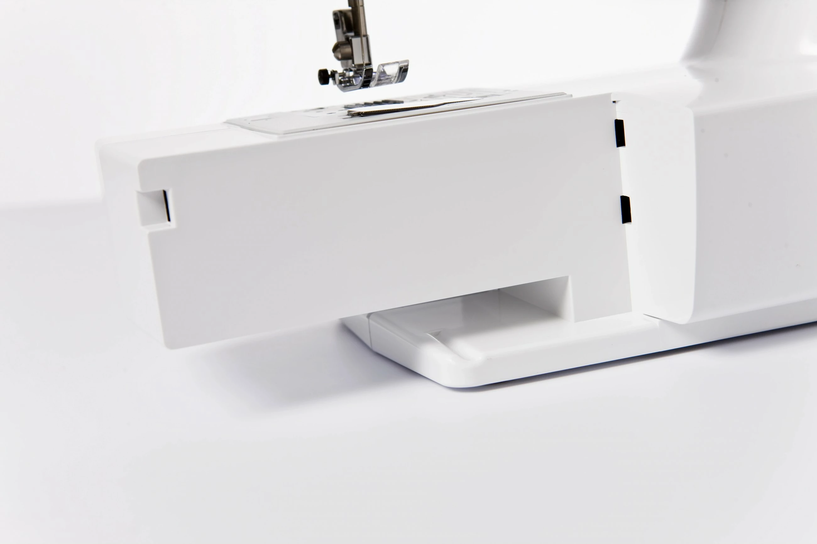 Makine qepëse Brother X17s, mekanike, e bardhë