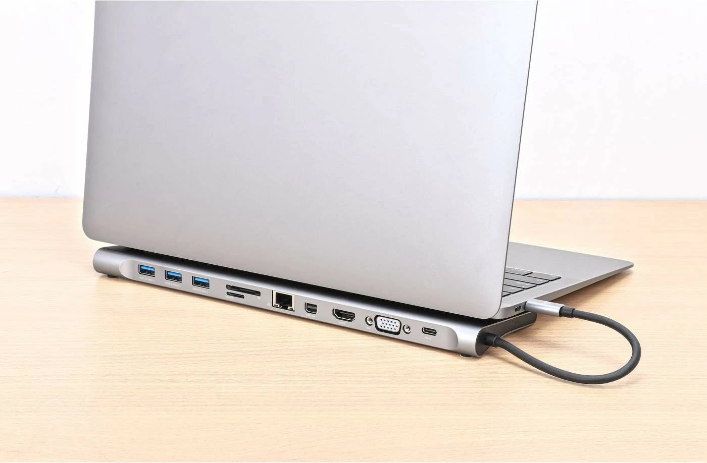 Docking station MANHATTAN USB-C 11in1 MST, për 3 monitorë, argjend