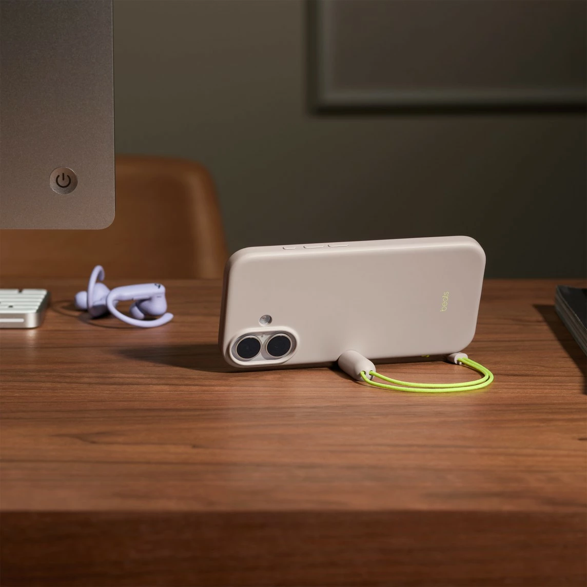 Mbështjellës Beats Kickstand Case për iPhone 17 me MagSafe dhe kontroll të kamerës, kalkstein