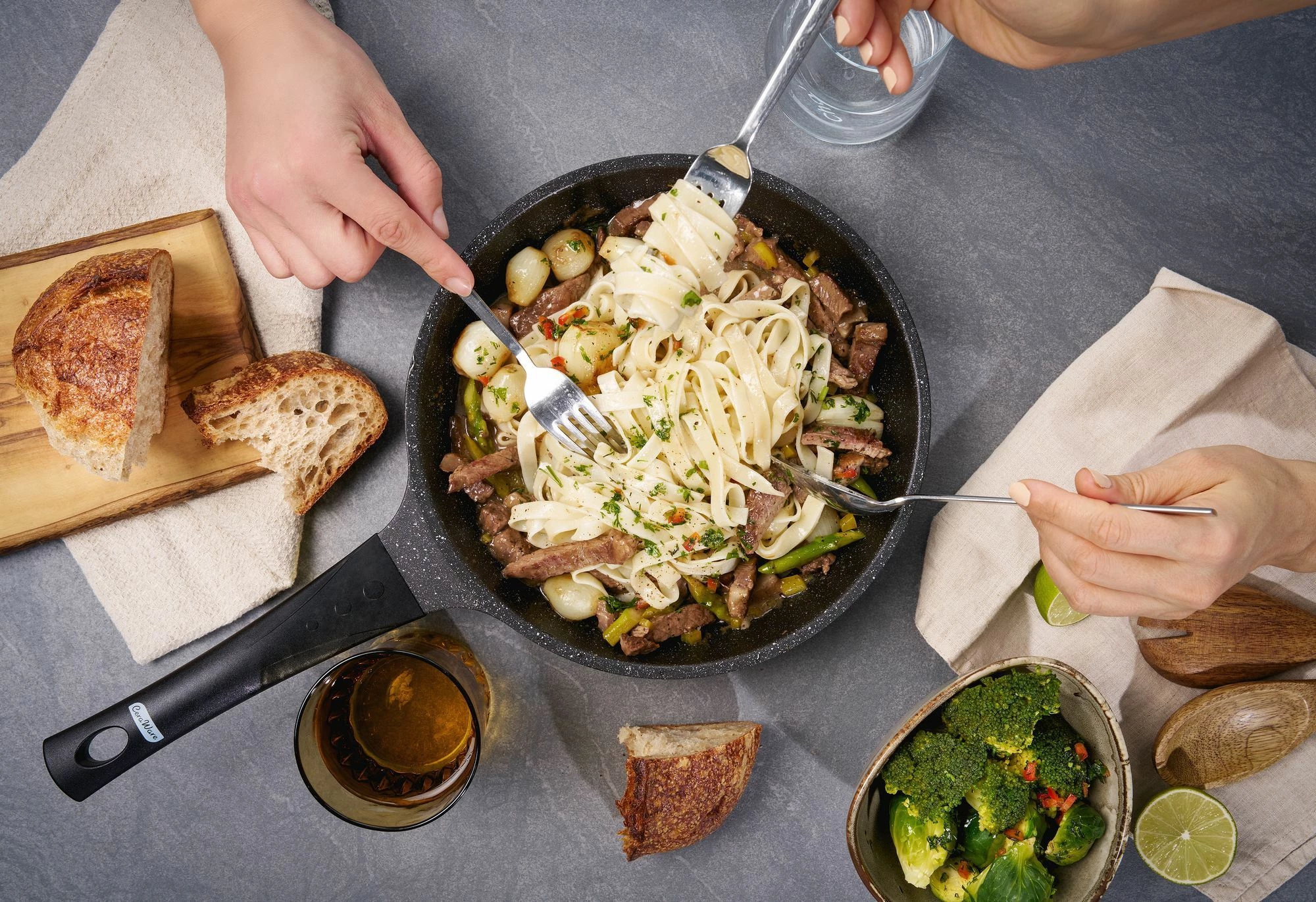 Set tenësh me tenxhere e tigan, ngjyrë e zezë, Hermia Concept, Vetta