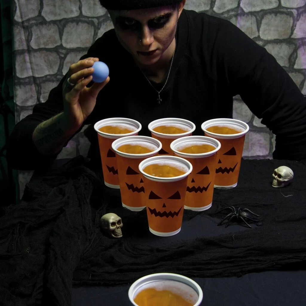 Set lojë pong Halloween Paladone V2, 12 gota plastike + 2 topa ping pong
