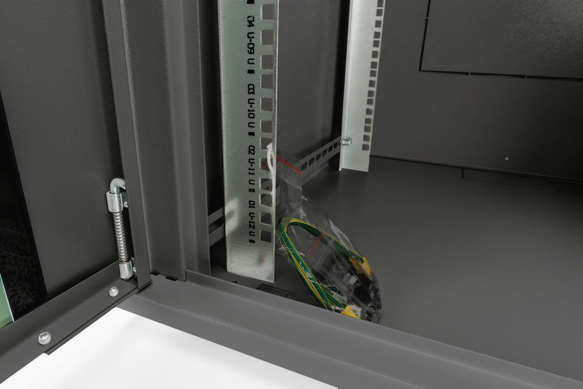 Kasë rrjeti Digitus Dynamic Basic 9U, 600x600 mm, e zezë