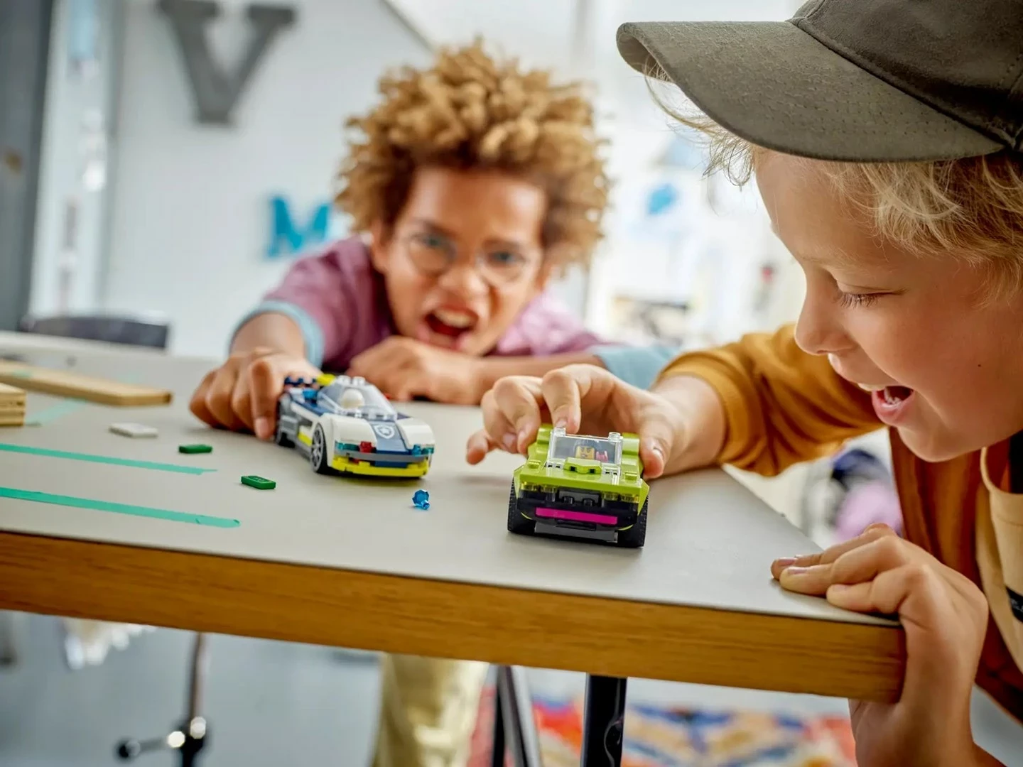 Set LEGO City 60415 Police Car and Muscle Car Chase