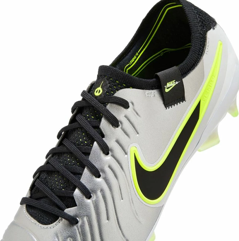 Atlete futbolli për meshkuj Nike, argjend