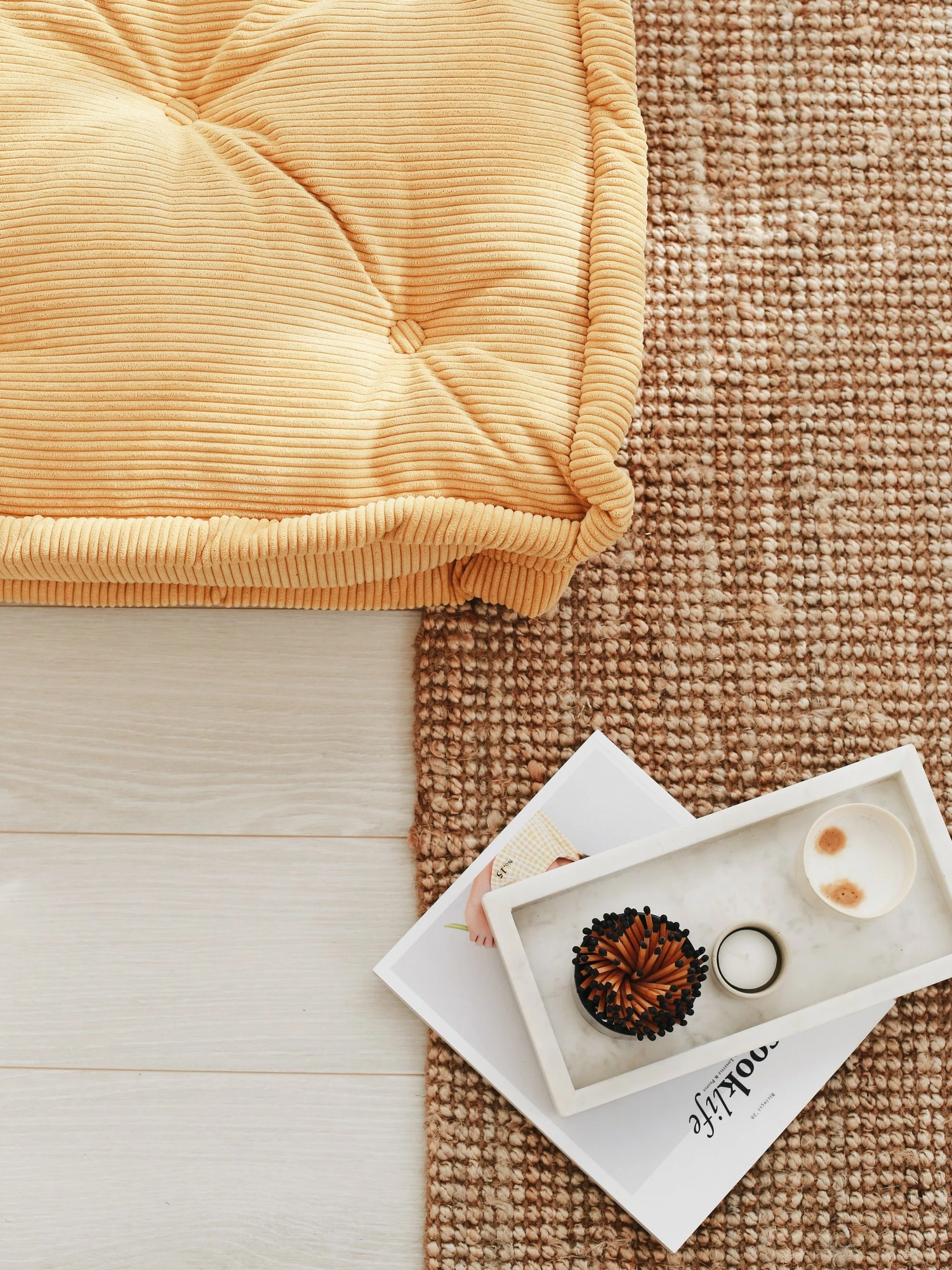 Jastëk kadifeje Atelier del Sofa, ngjyrë biskuvi - e verdhë