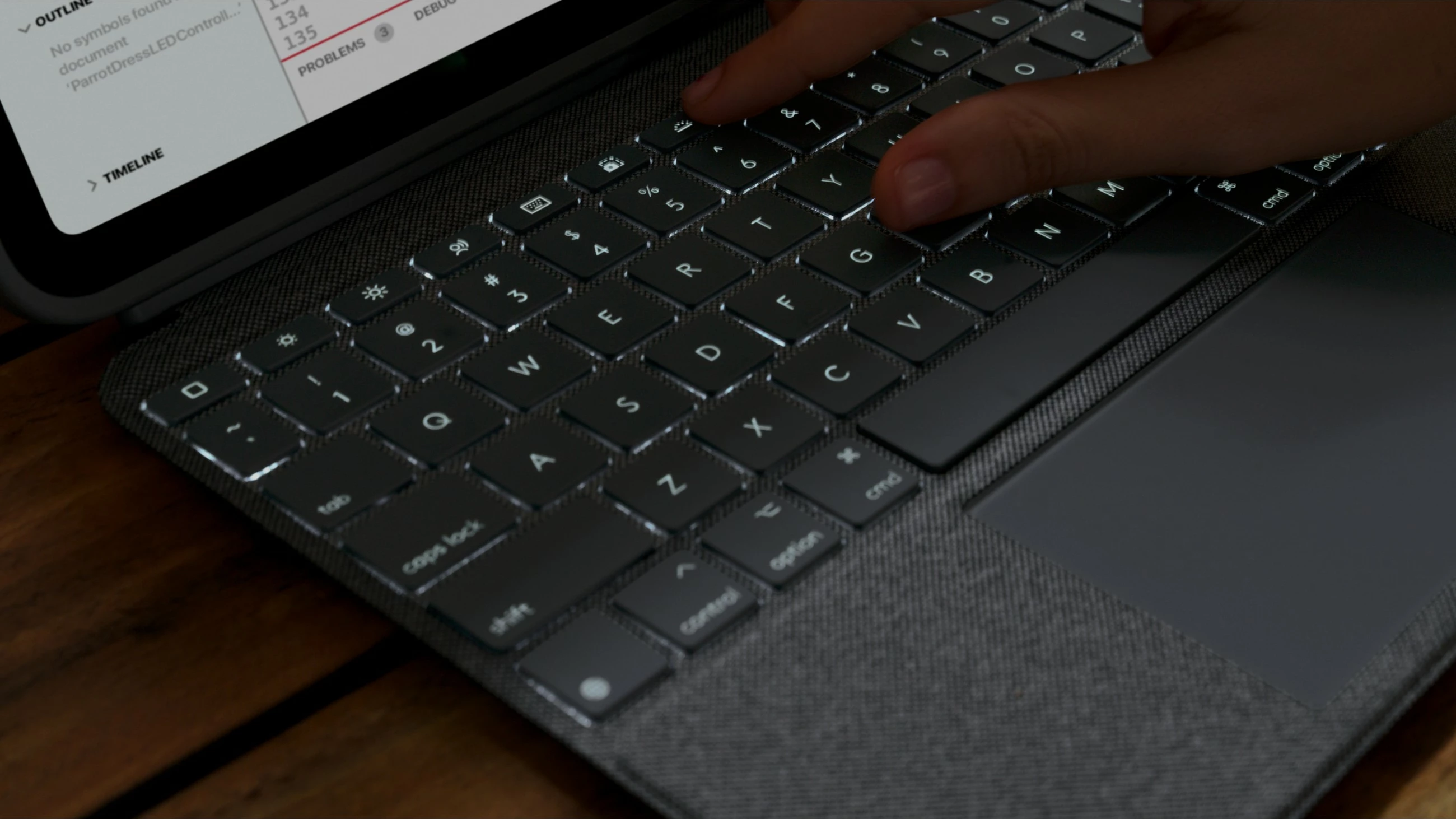 Mbështjellës me tastierë Logitech Combo Touch për iPad 10th Gen, AZERTY, Oxford Grey