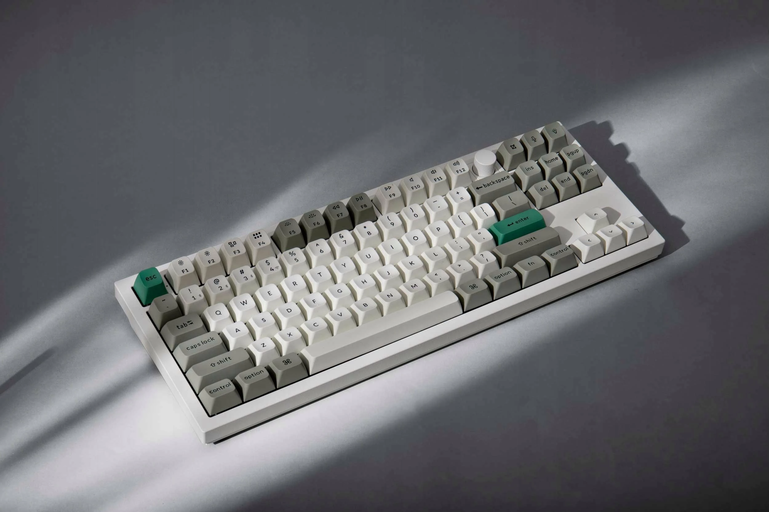 Tastierë mekanike Keychron Q3 Max QMK/VIA (Q3M-P4), Gateron Jupiter Yellow, TKL 80%, RGB, USB/Bluetooth/2.4GHz, e bardhë