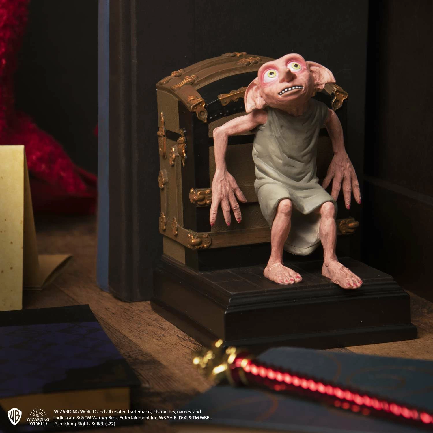 Mbajtëse librash Noble Collection Harry Potter Dobby, smolë e pikturuar me dorë