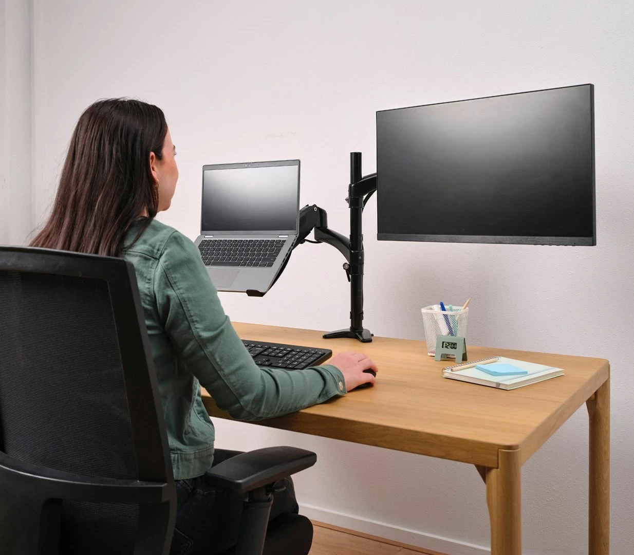 Mbajtës tavoline Trust Mara 81.3 cm (32") i zi