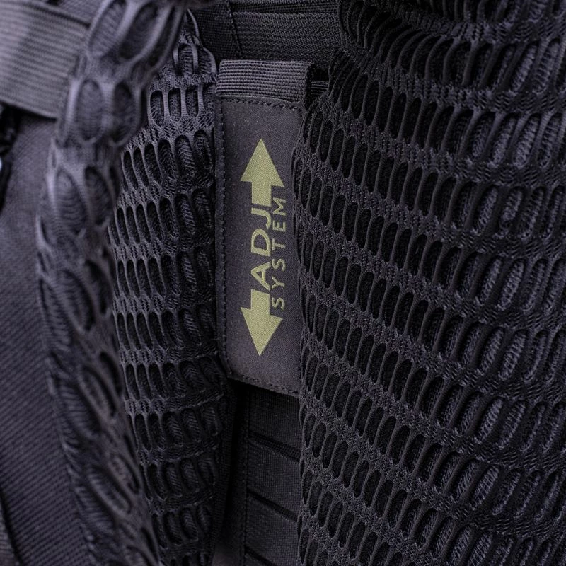 Çanta shpine për turizëm Magnum, e zezë