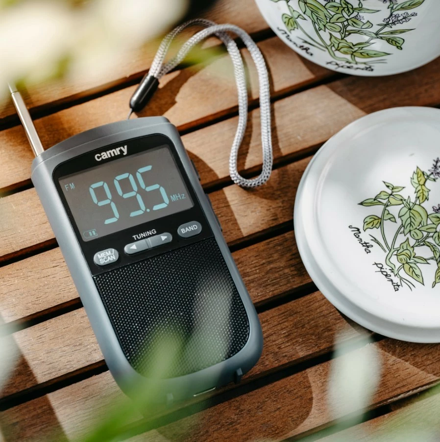 Radio portabile Camry CR1905, FM/AM, ekran LCD, USB-C, e zezë