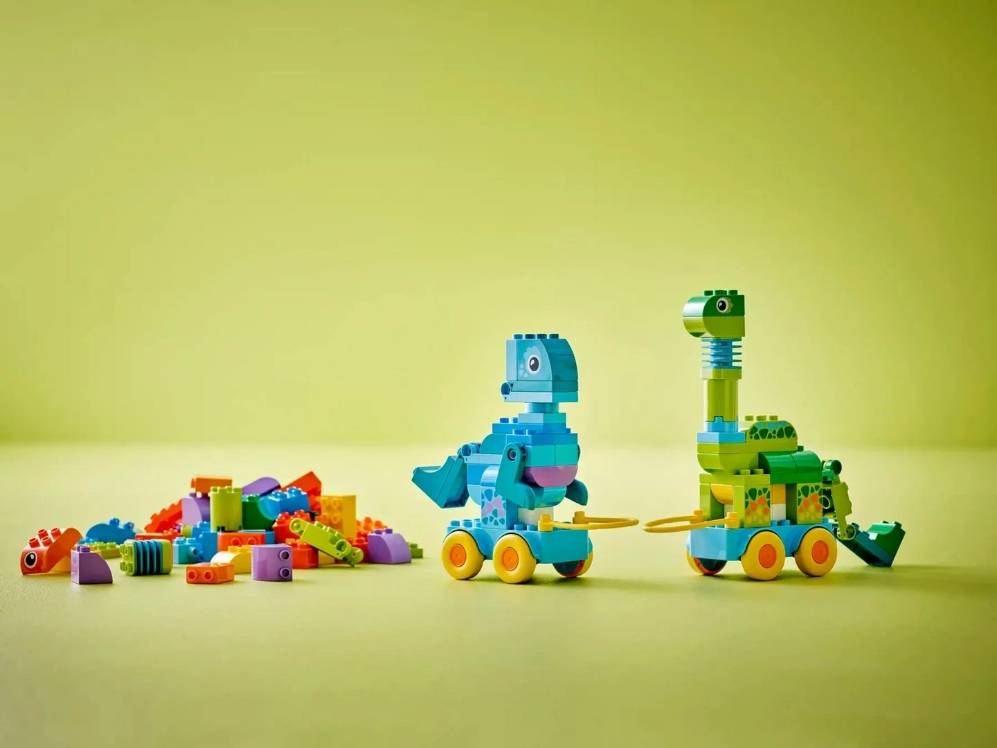 Set lodrash LEGO DUPLO 3-në-1 Dinosaurs on Wheels, 108 pjesë, për fëmijë 3+ vjeç