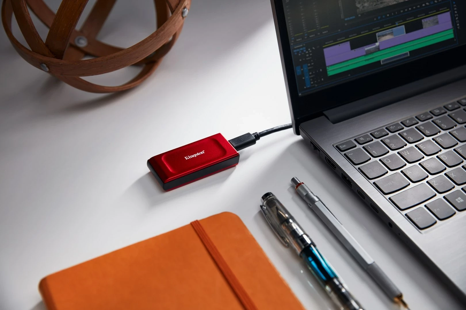 Disk i jashtëm SSD Kingston XS1000, 1TB, USB 3.2 Gen 2, Kuq