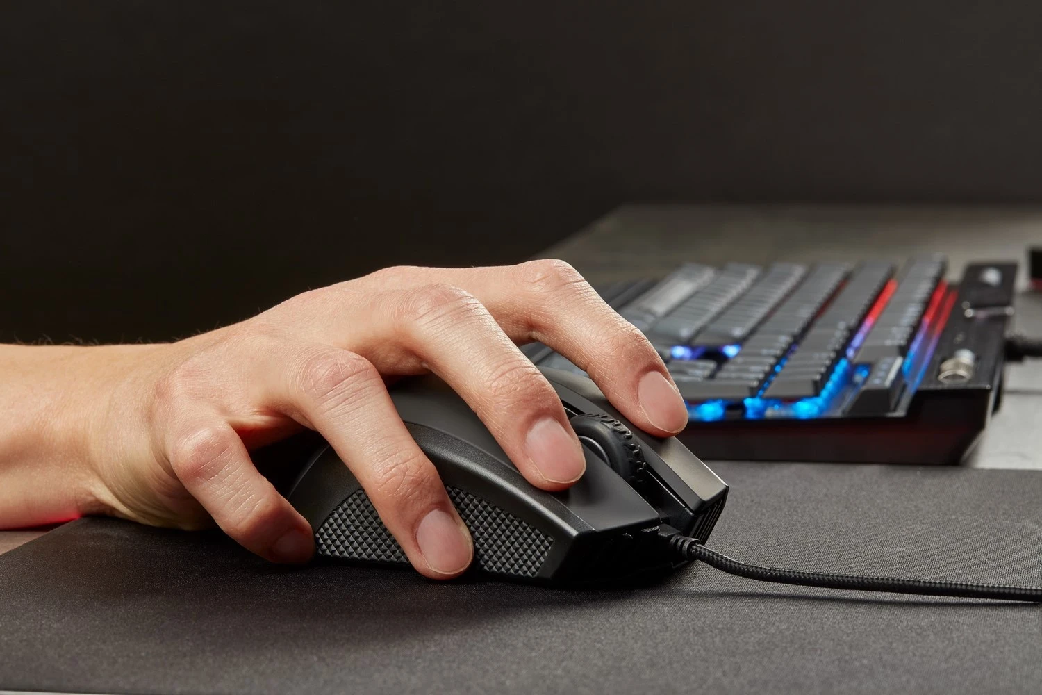 Maus Corsair Ironclaw RGB, 18000 DPI, i zi