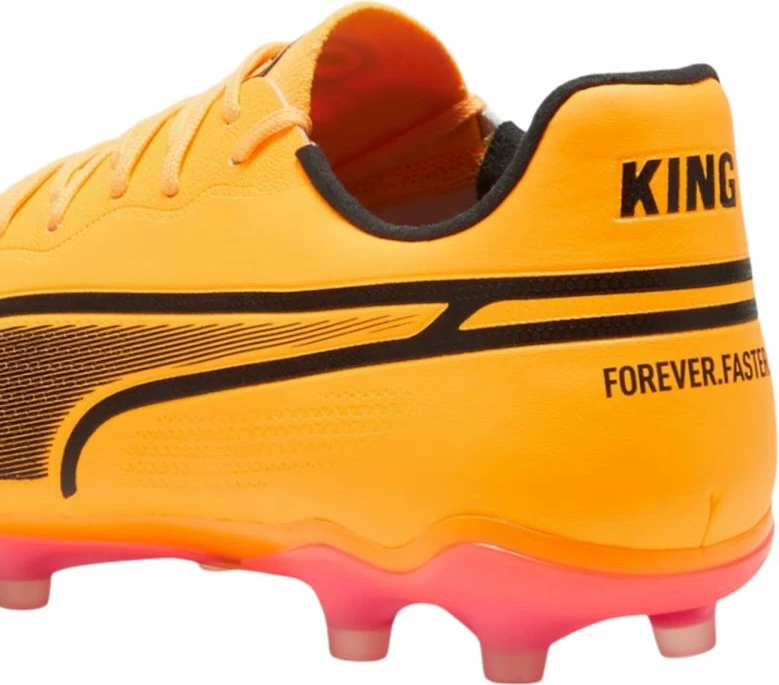 Atlete për futboll për meshkuj Puma, të portokallta