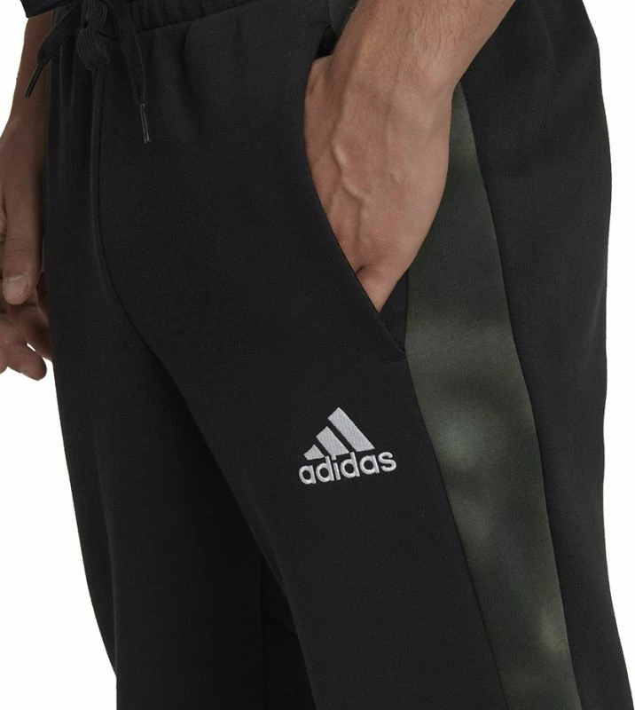 Pantallona sportive adidas për meshkuj, me print kamufloz
