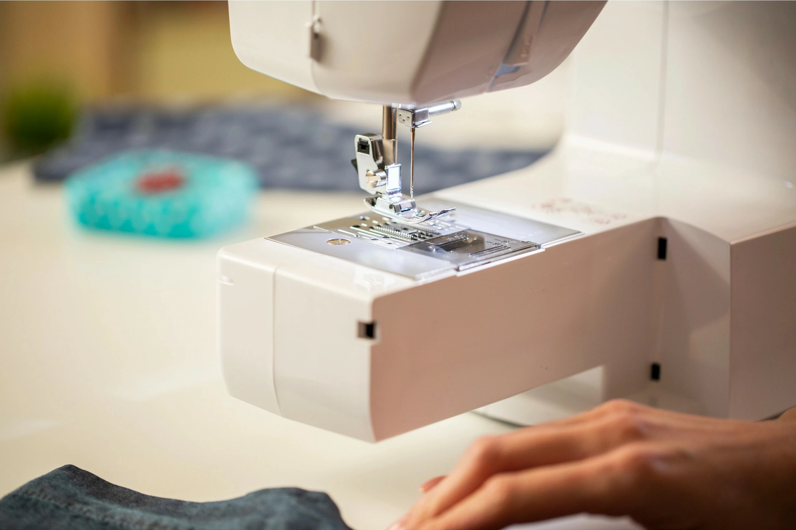 Makine qepëse Brother RL417 mekanike, e bardhë/rozë