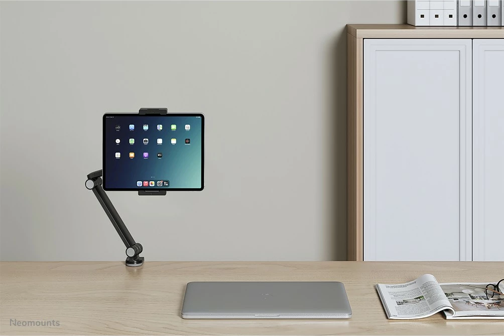 Mbajtës tavoline tabletë Newstar Neomounts, 3 pika rrotullimi, 4.7-12.9 inç, kapëse, e zezë