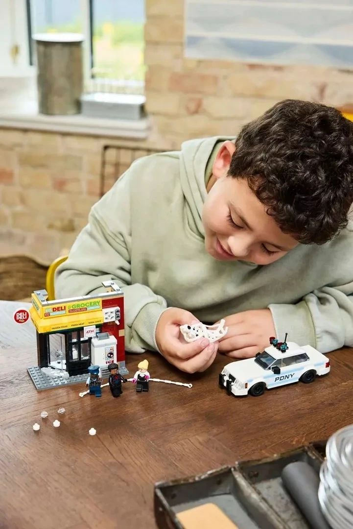 Set LEGO Marvel 76311 Miles Morales vs. The Spot