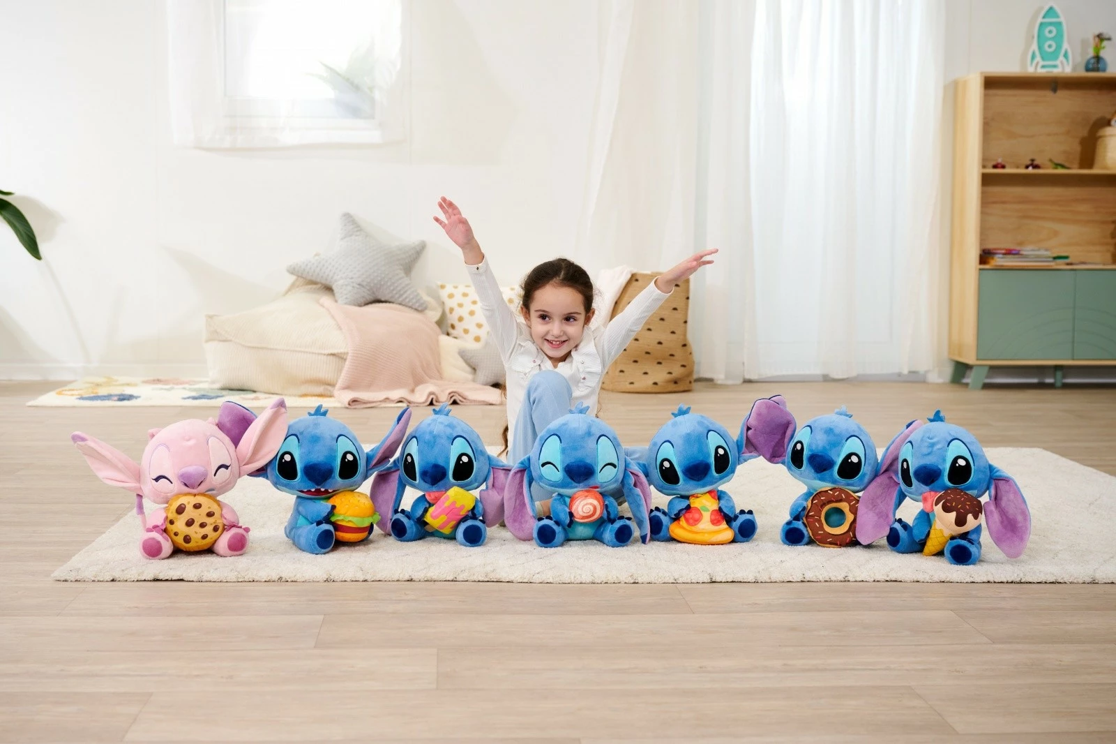 Lodër pelushi Disney Stitch me pizza, Simba, 25 cm, shumëngjyrëshe