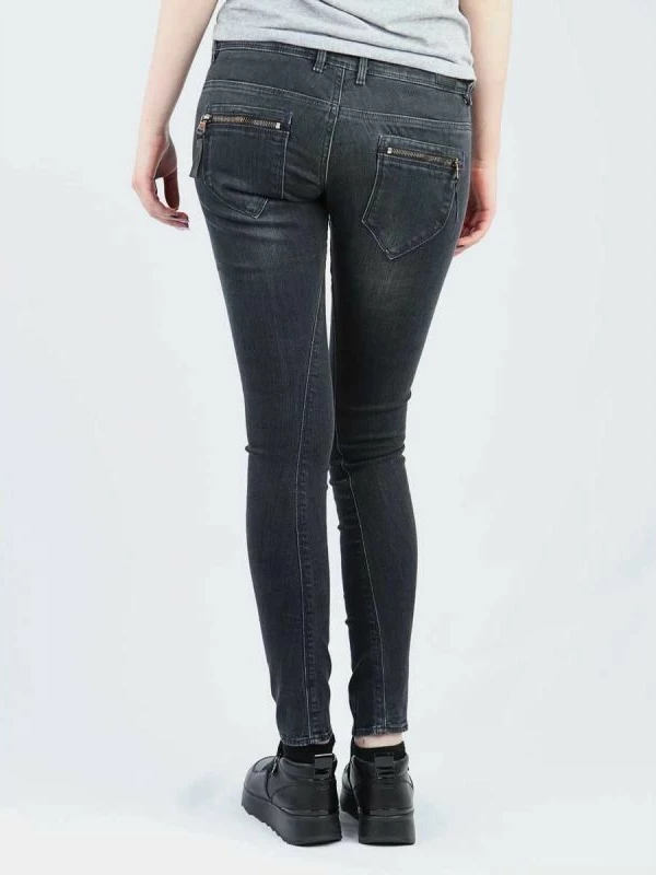 Jeans Guess për femra [Madhësia: W25 L30]