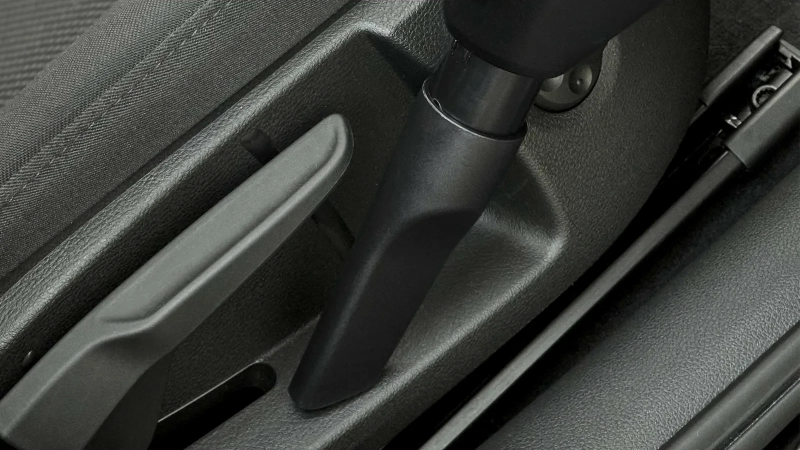 Fshesë me korrent Bosch BSS715CARP, pa qese, 0.3L, 18V, e zezë/argjendtë/e bardhë