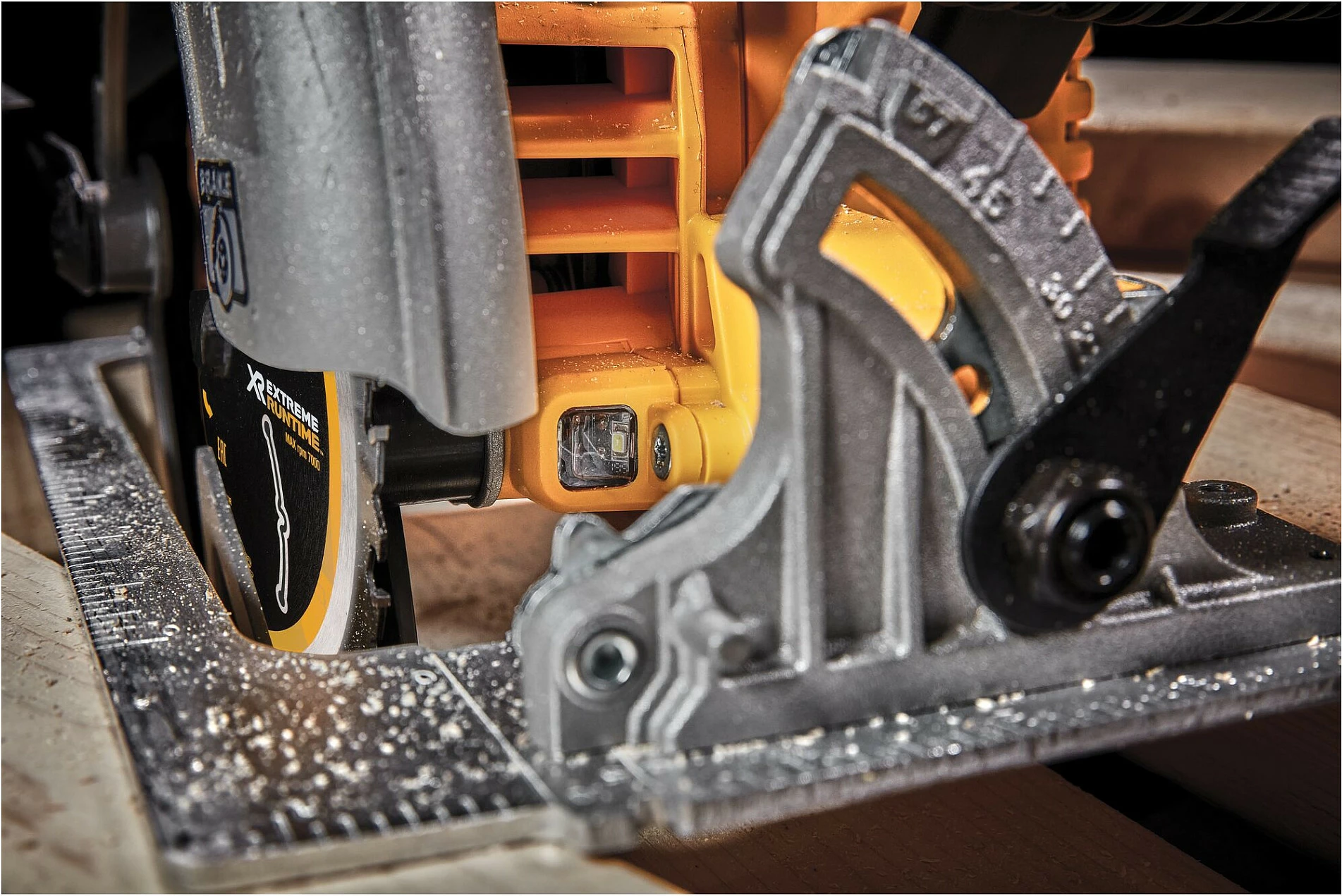 Sharrë rrethore DeWALT DCS573NT-XJ, brushless, 273mm, 3.7kg